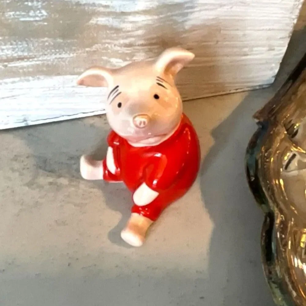 Sweet vintage porcelain Piglet Walt Disney Beswick Winnie the Pooh